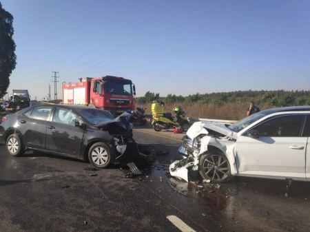 طفلة بحالة حرجة ورجل بحالة خطيرة بحادث مروع قرب باقة الغربية